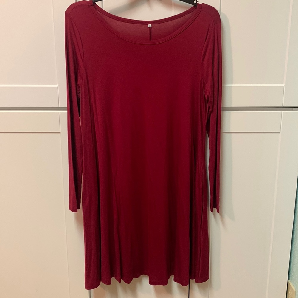 Crimson knit dress with side slit pockets. XL. NWOT. 38 inches shoulder to hem.